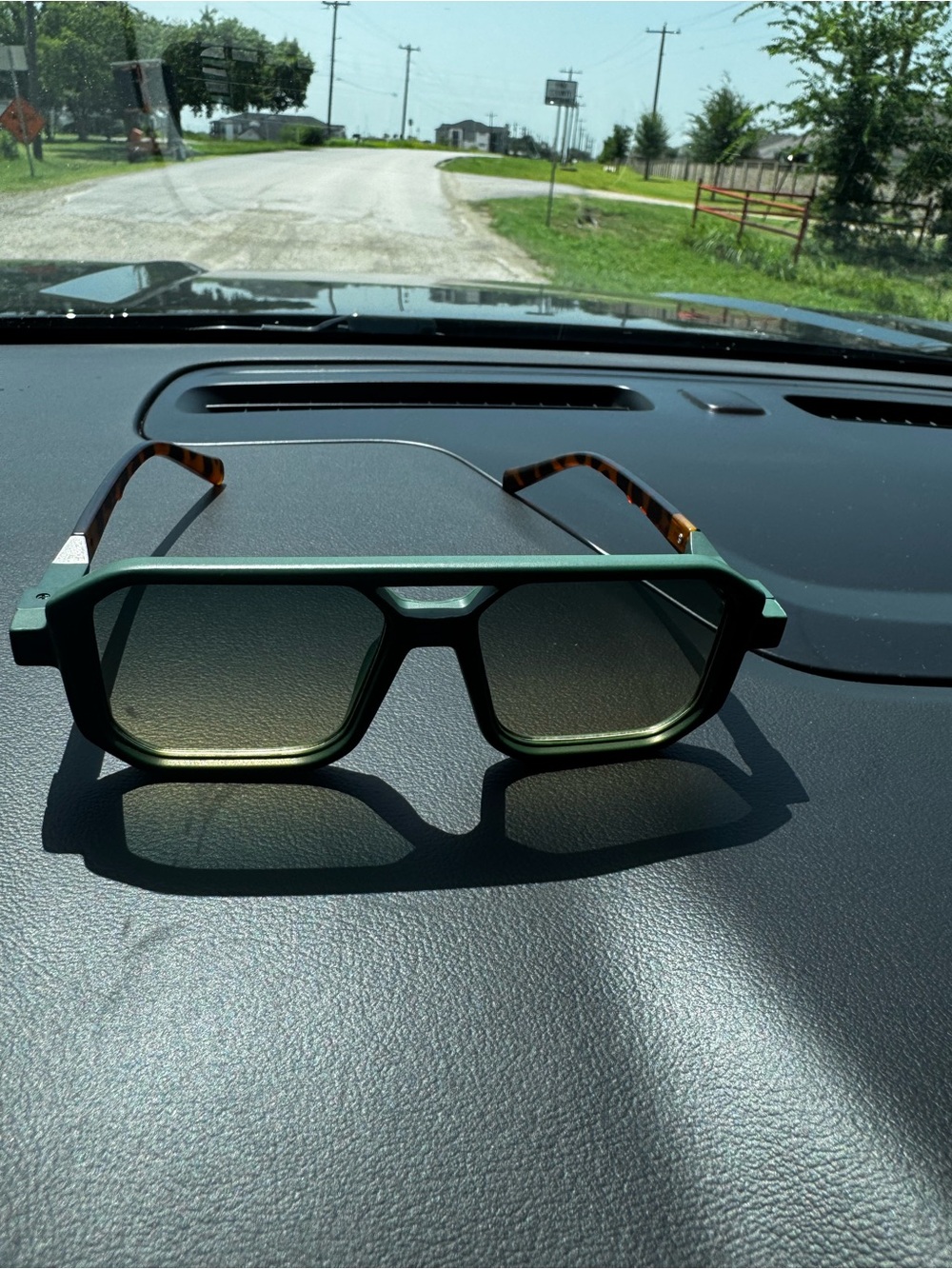 Savara shades